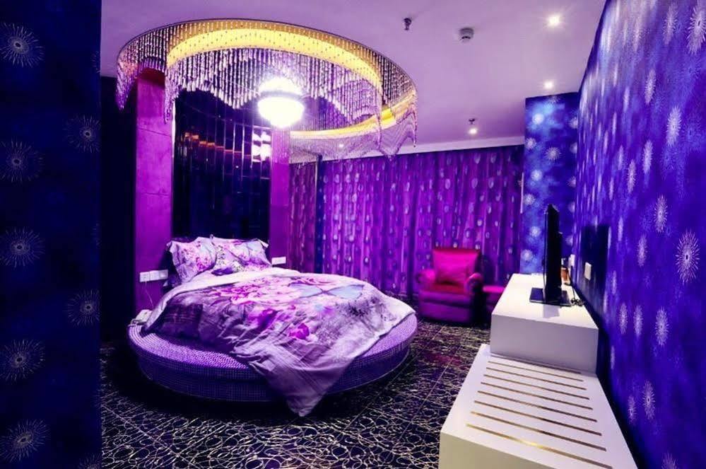 Chongqing Xinhao Theme Hotel Bagian luar foto