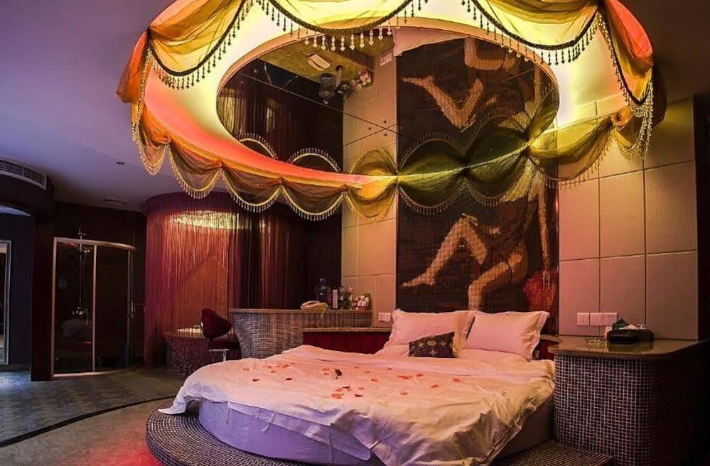 Chongqing Xinhao Theme Hotel Bagian luar foto